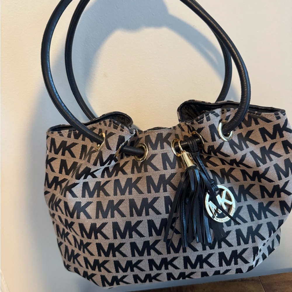 Michael Kors Black and Tan Logo Tote Bag Clean Inside - Picture 2 of 7